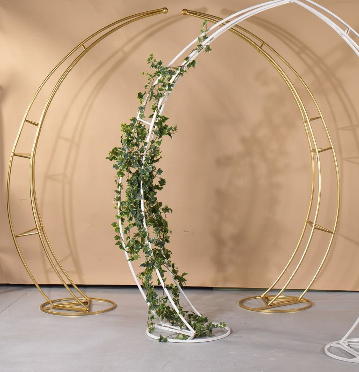 ARCO TRIDIMENSIONALE DIVISO S/2 H230CM. ORO