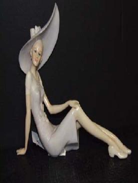 POLY-LADY SEDUTA C/CAPPEL. H.19CM.