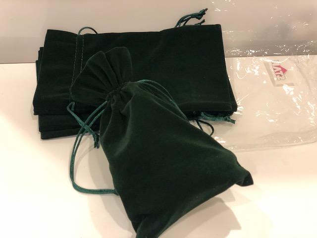 BAGS VELVET 5PZ. 12X17CM. DK GREEN