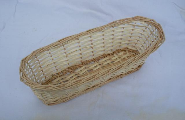 BASKET OVAL WILLOW 43X15 H10 W/PLASTIC