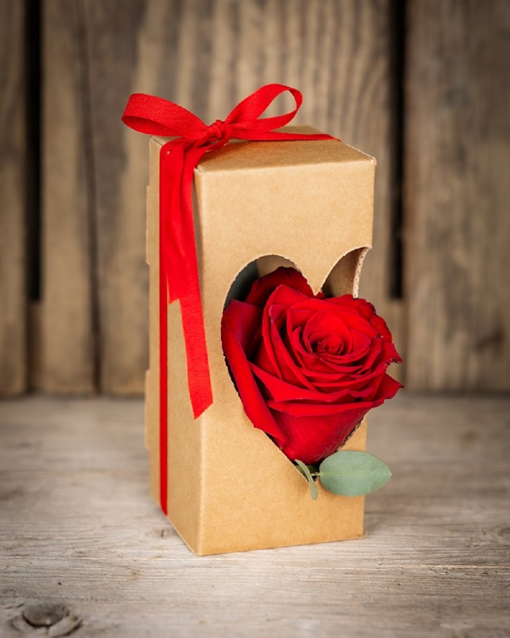 SCATOLA WINDOW CUORE 7X7 H16CM. 6PZ. AVANA