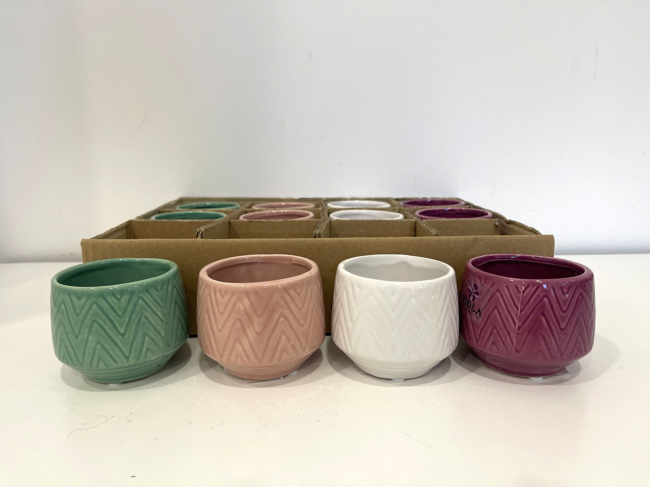 VASO CER. D7,8 H6,2CM. 12PZ. COL.ASS.