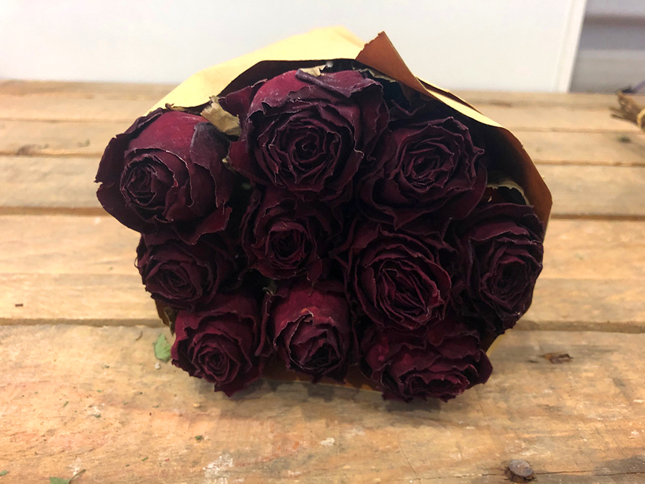 ROSES MERCEDES 10PZ. NAT. DK RED