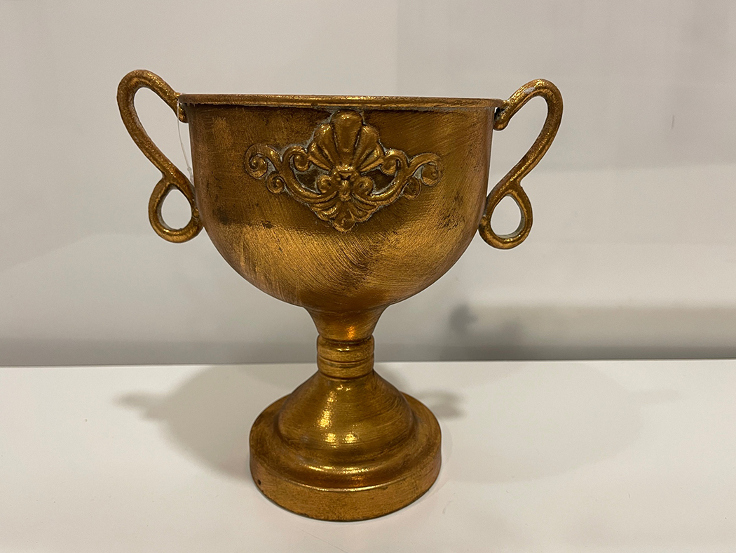 COPPA C/MANICI E STEMMA H23 D16,5CM. ORO ANT.