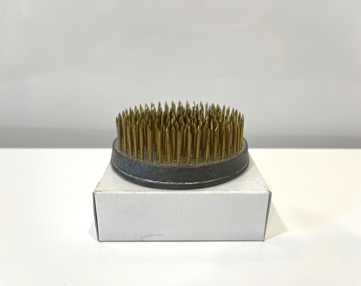 PINHOLDER KENZAN METALLICO D7,5CM.