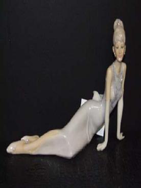 POLY-LADY SDRAIATA C/FIOCCO H.16,5CM.